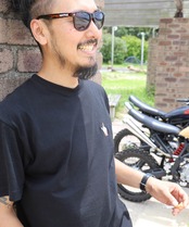 RAISE MIDDLE FINGER - 刺繍Tee (Lサイズ)