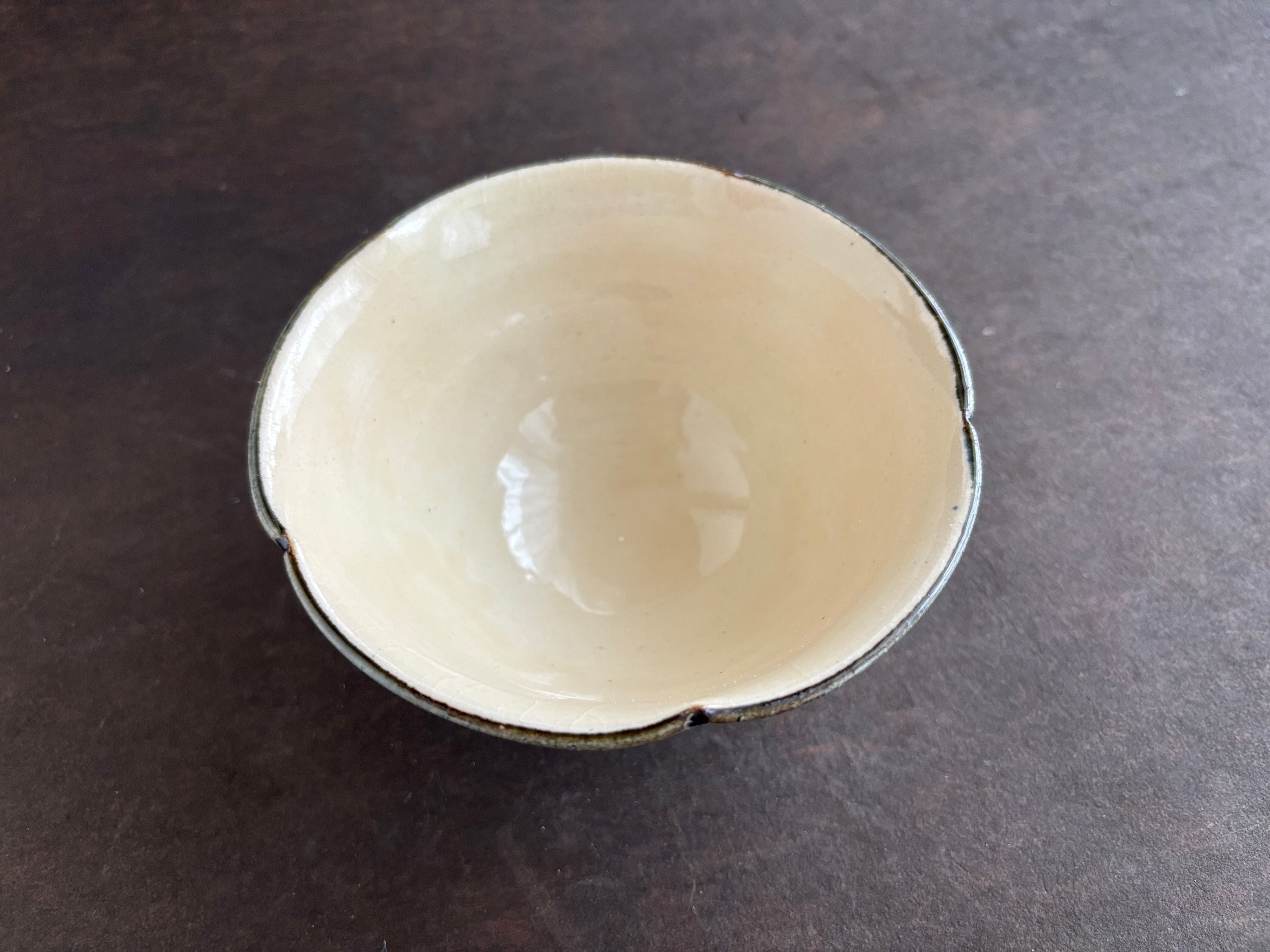 土和のルリエフ　藍釉　お花形ご飯茶碗