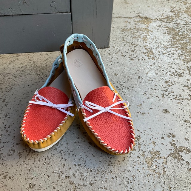 【包み込むフィット】EMA-moccasin足を包み込む本革モカシンシューズ/マスターヌバック/グレープ/サックス
