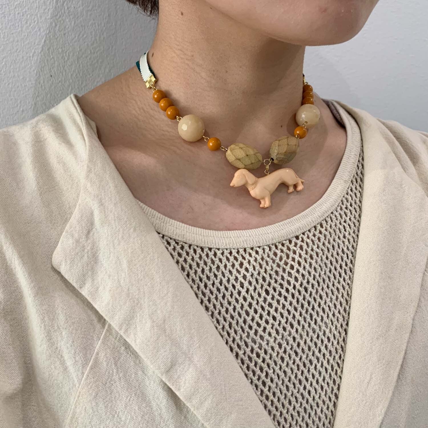 ダックスフントとごろごろビーズのネックレス | Dua-アクセサリー