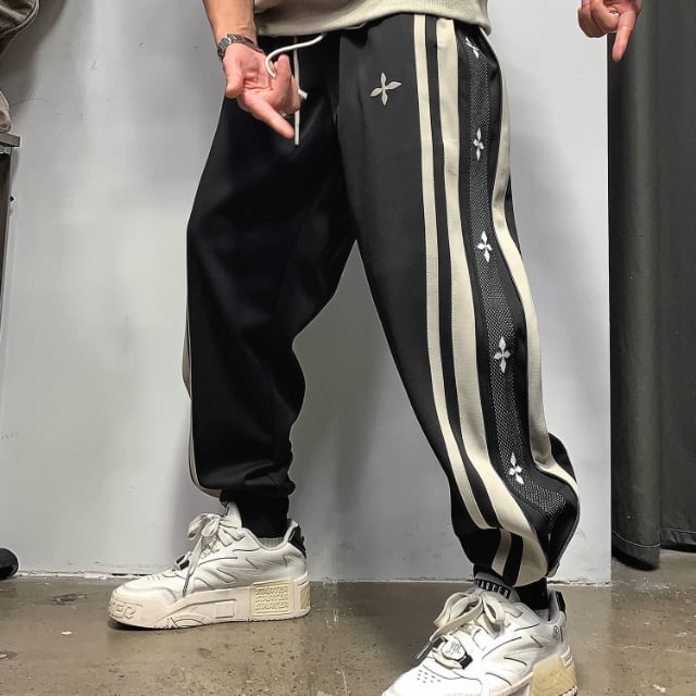 【予約販売】スエットパンツ ボトムス ロゴ メンズ サイドライン パンツ ストリート ルーズ ジャージ ブラック カジュアル こなれ感 お洒落 韓国 トレンド 秋 冬 S/M/L/XL/2XL/3XL