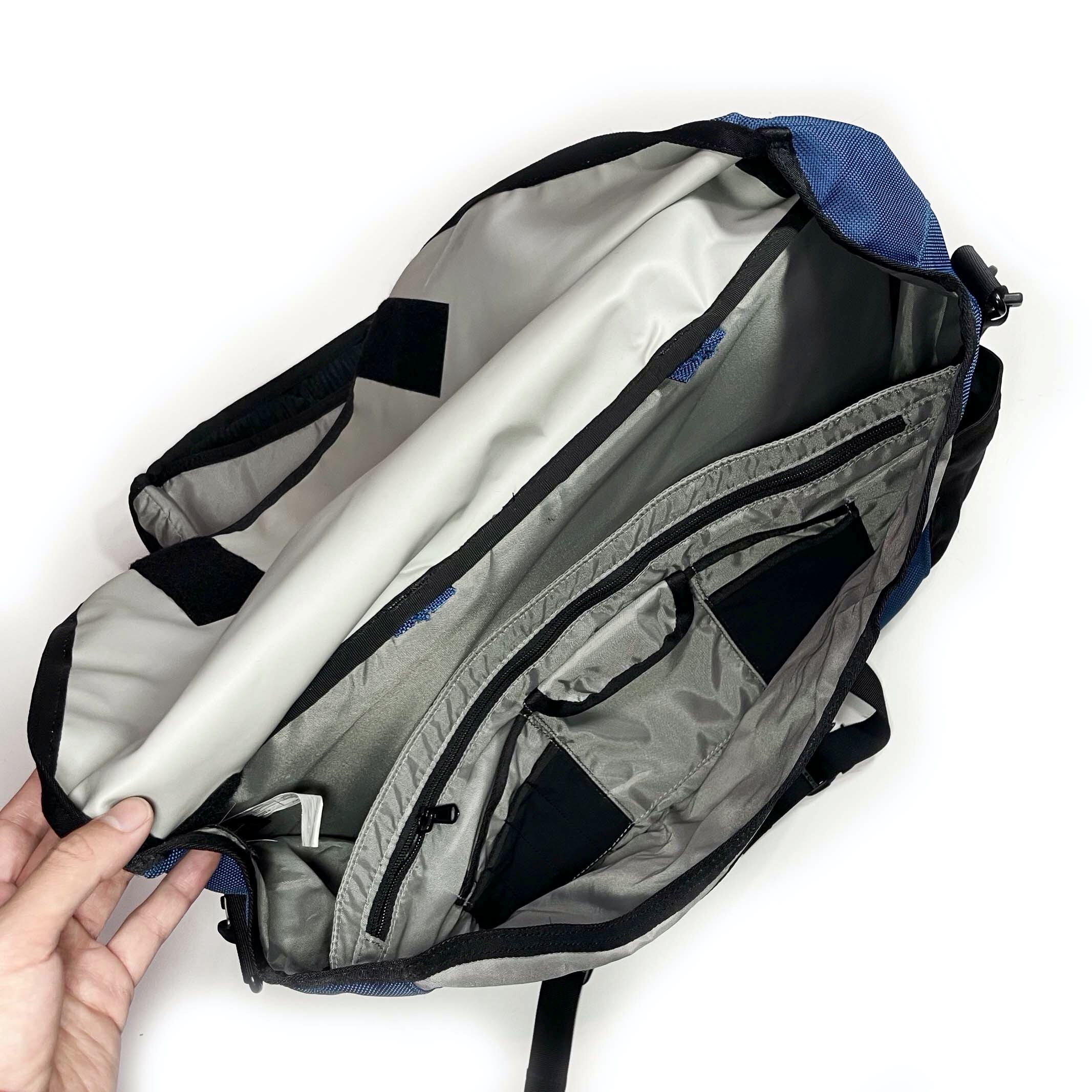 TIMBUK2 multiple pocket messenger bag | early palace