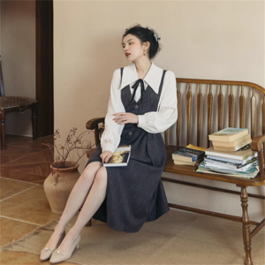 【送料無料】 ロングワンピ 2色 2点セット ブラウス 長袖 Vネック Aライン フレア 厚手生地 可愛い 大人可愛い きれいめ シンプル カジュアル シック コンサバ 華やか 大人 上品 おしゃれ お洒落 レトロ 主役級 こなれ感 高見え ガーリー 柄 秋 冬 レディース 女性用 ママ 20代 30代 デート お出かけ 女子会 お呼ばれ 休日 お茶会 授業参観 二次会 着回し 普段使い ファッション コーデ スタイル 楽ちん 体型カバー 定番 プチプラ 着痩せ 垢抜け ブルー グレー グリーン