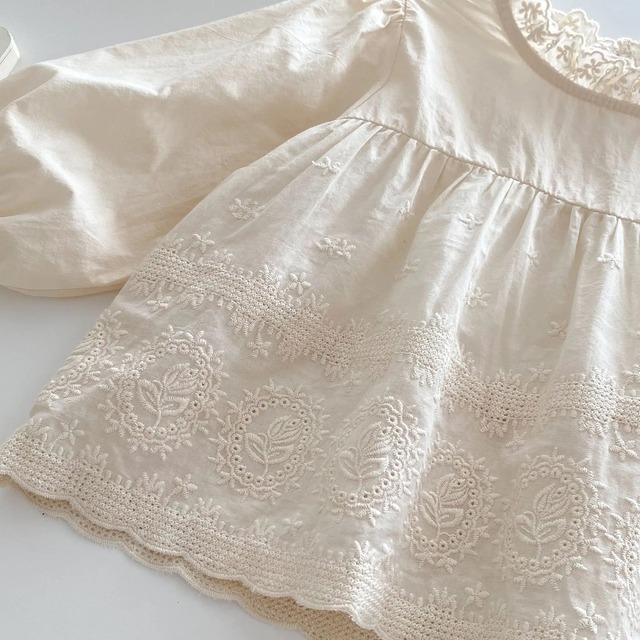 【取寄】ハイネックフリルが可愛いAラインガーリーブラウス