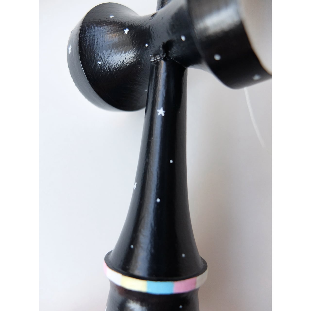 月と遊ぶ（けん玉） | hotel fox (ホテルフォックス)