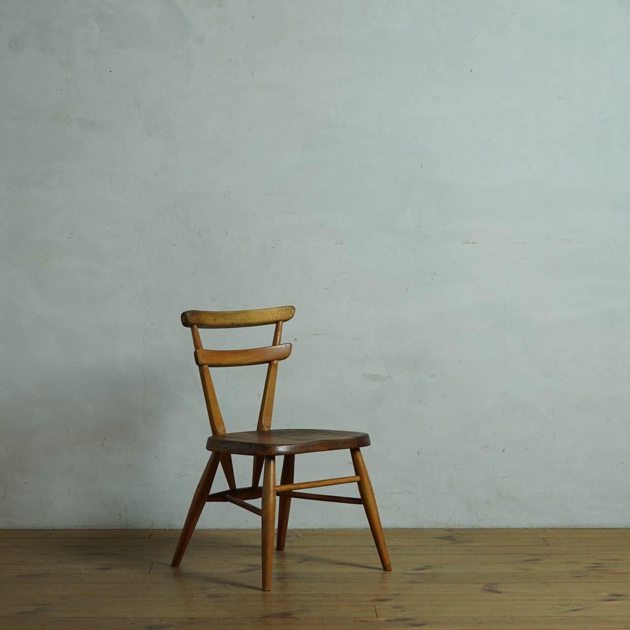 Ercol Stacking School Chair / アーコール スタッキングスクール チェア  【A】〈椅子・スクールチェア・キッズチェア・アンティーク・ヴィンテージ・店舗什器〉112573 | SHABBY'S MARKETPLACE　 アンティーク・ヴィンテージ 家具や雑貨のお店