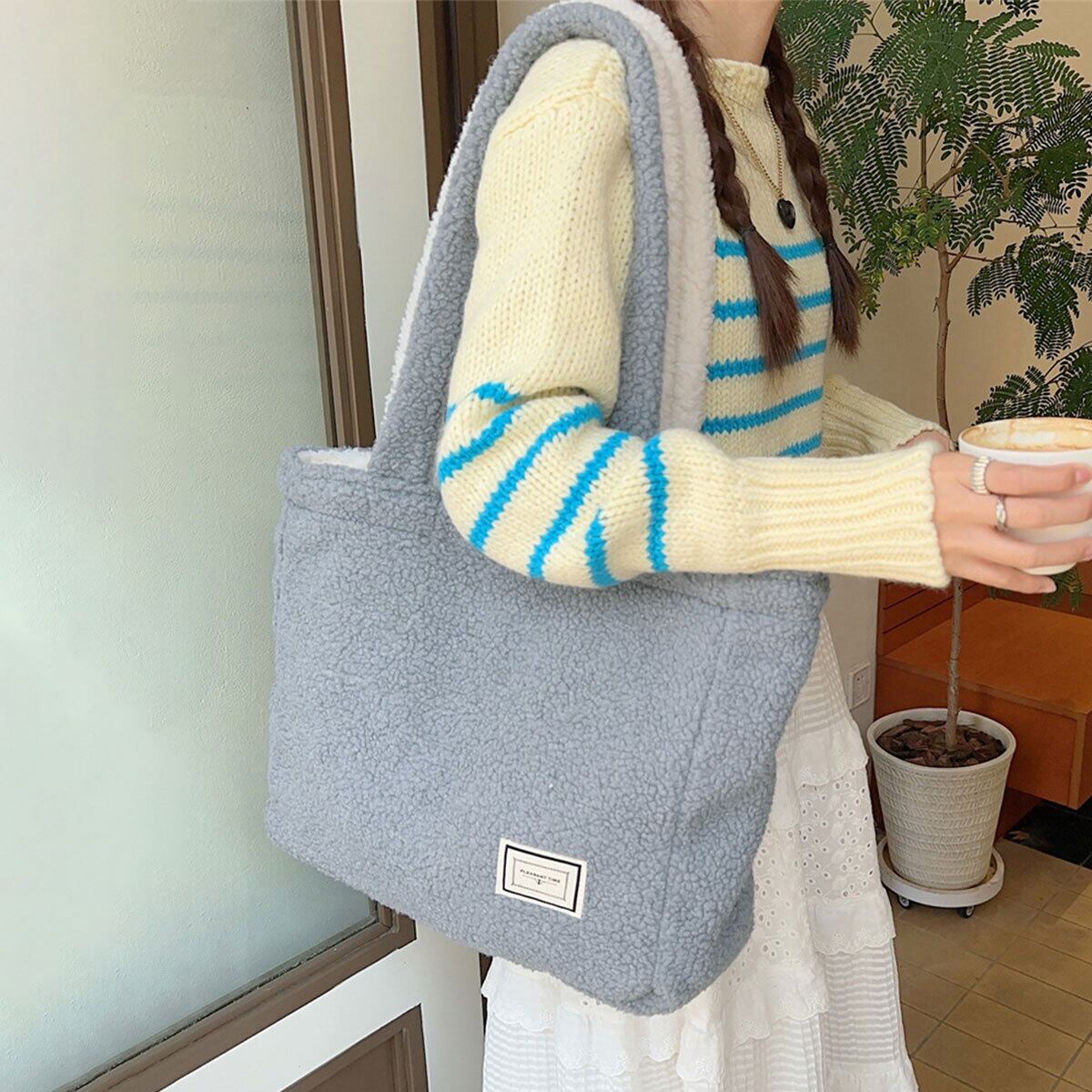 もこもこ トートバッグ リバーシブル レディース 秋冬 韓国 大容量 通勤 通学 A4 おしゃれ 大人 かわいい 軽量 シンプル きれいめ 柔らかい ふわふわ 大人可愛い 大人女子