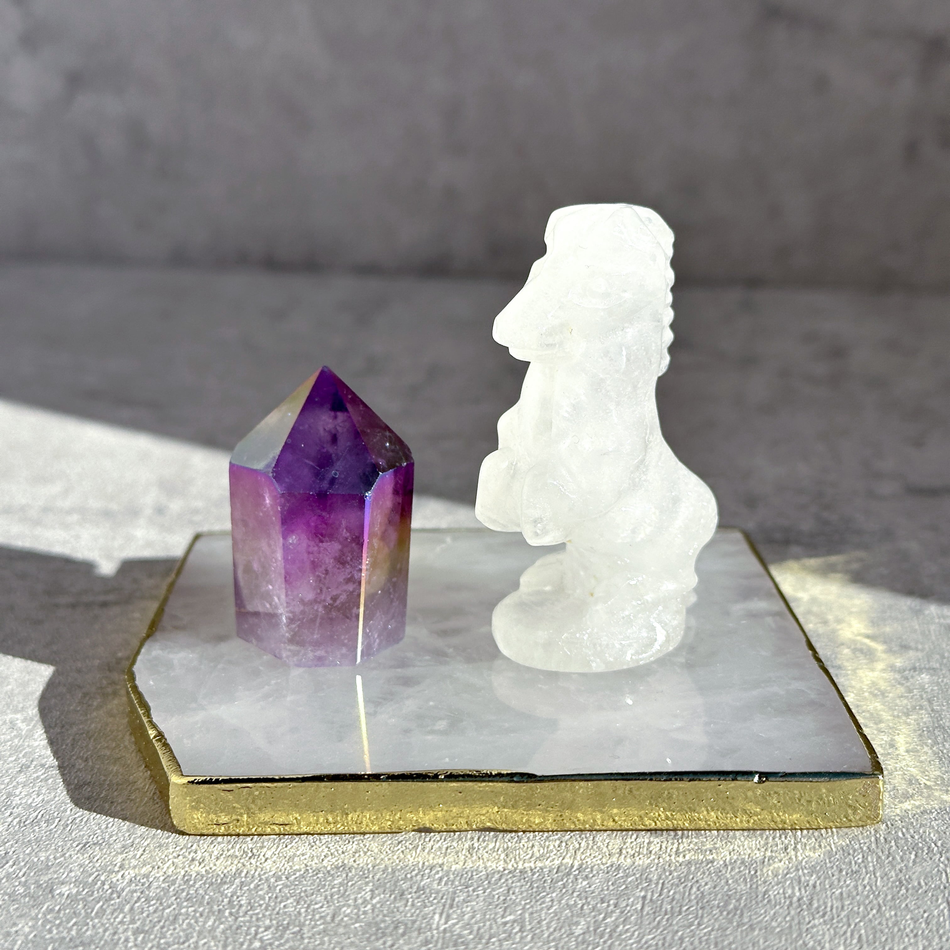 【来福】ウルグアイ産⭐️透明ラベンダーアメジスト笑口⭐️ライト⭐️龍穴⭐️N9⭐️台座付き その他／Others | Kamoku［カモク］インテリア天然石・鉱物のネット