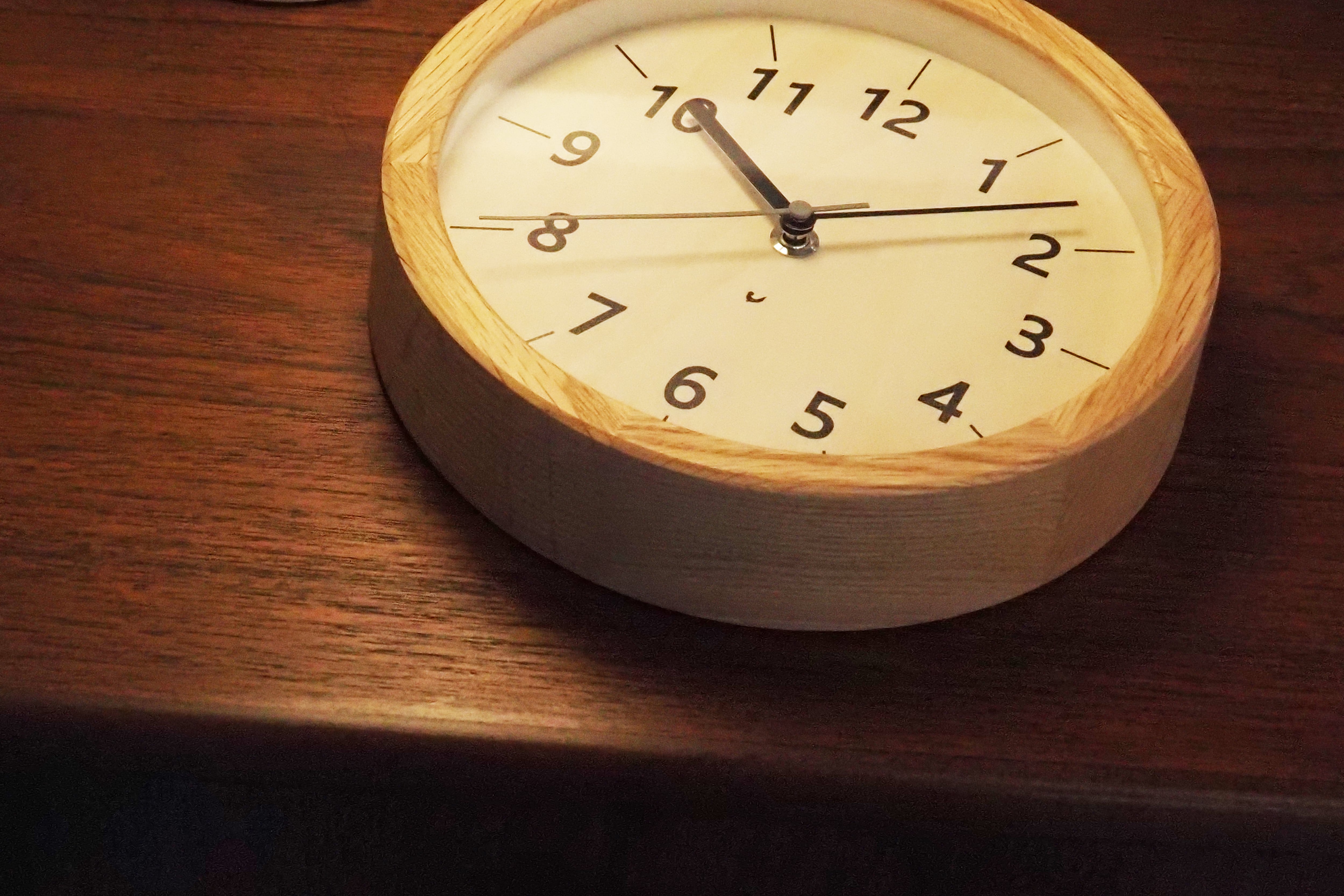 電波時計 ちいさな木の実のかけ時計 かし | シャンブル【CHAMBRE】by