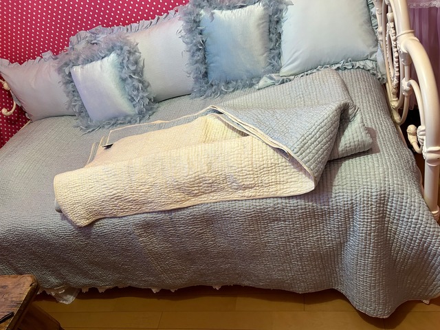 ティファニーブルーカラーのキルトベッドカバー（Ｂ）