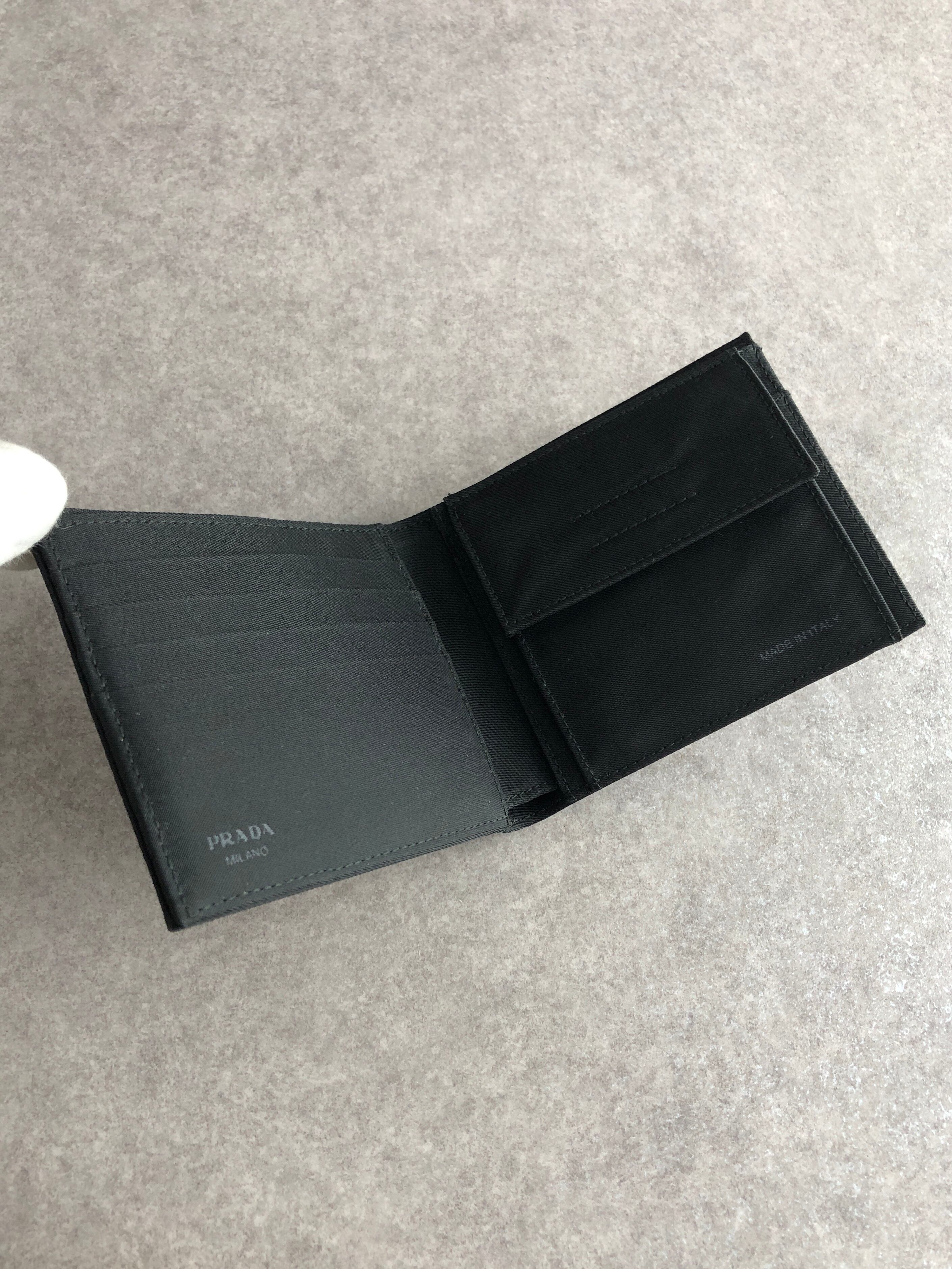 PRADA プラダ 財布 ブラック トライアングルロゴ ナイロン 2つ折り