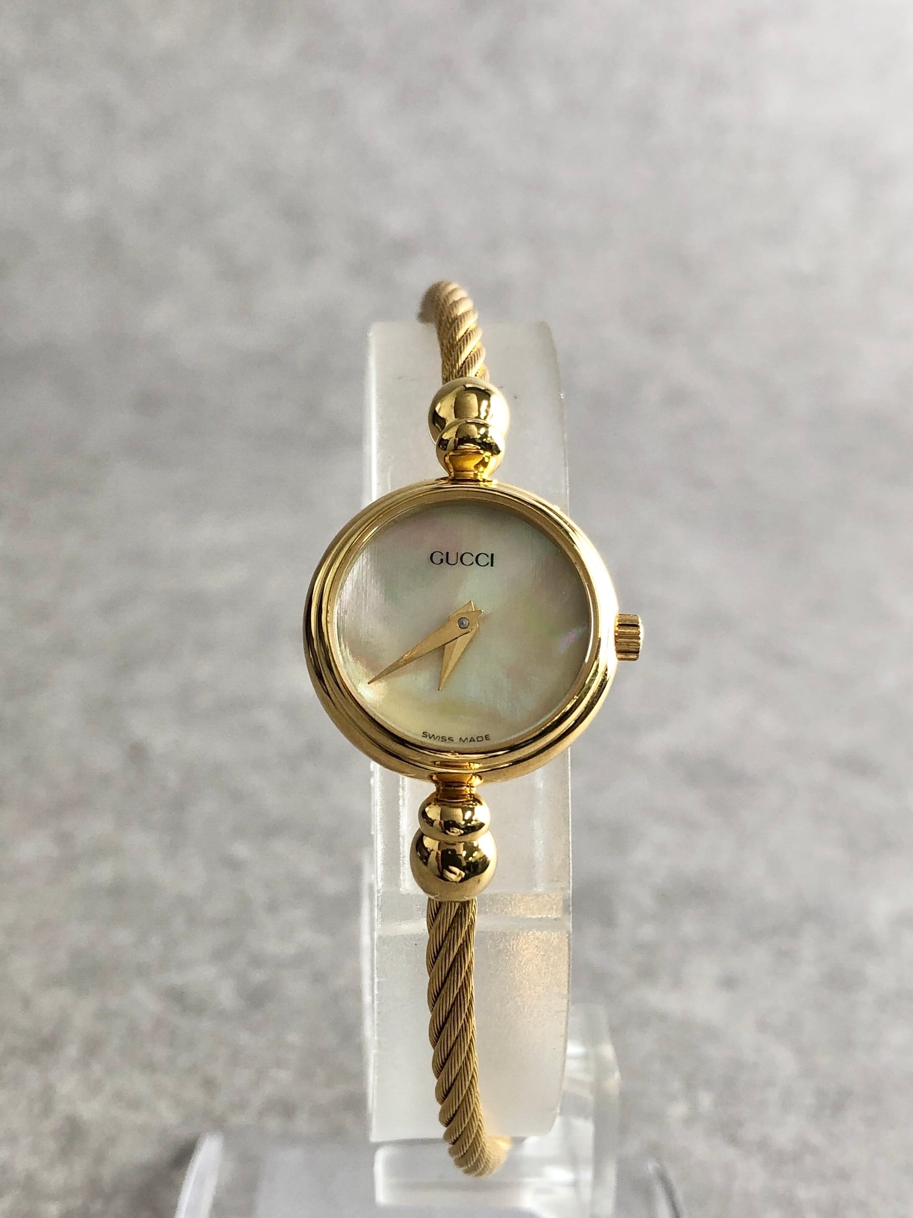 GUCCI グッチ 腕時計 ゴールド シェル ラウンドフェイス ステンレス
