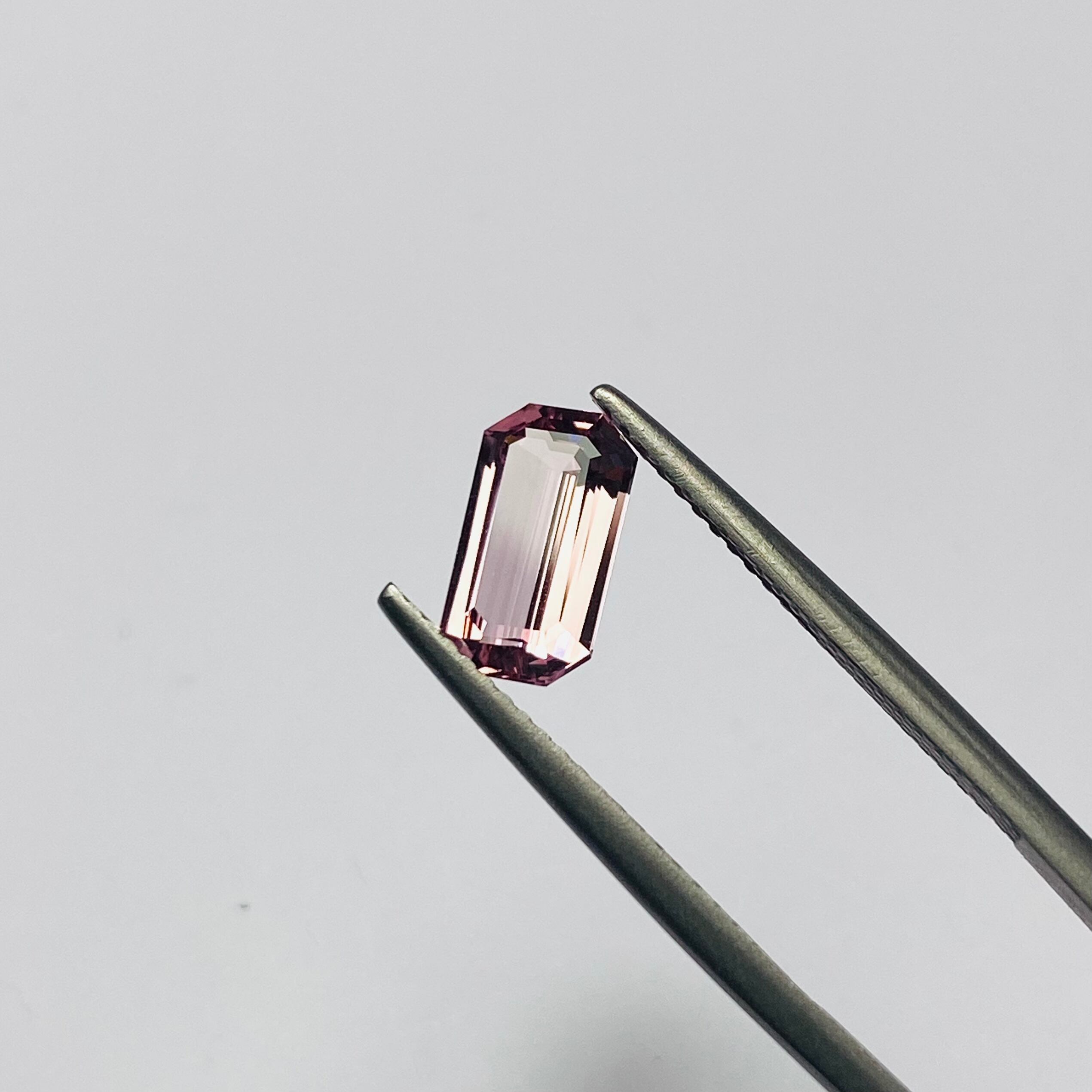 可憐なピンクスピネル