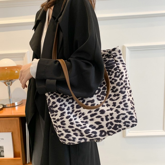 レオパードプリント柄ショルダーバッグオータムウィンター 秋物 冬物 トートバッグ Tiancai_Wing_Bag16392419955