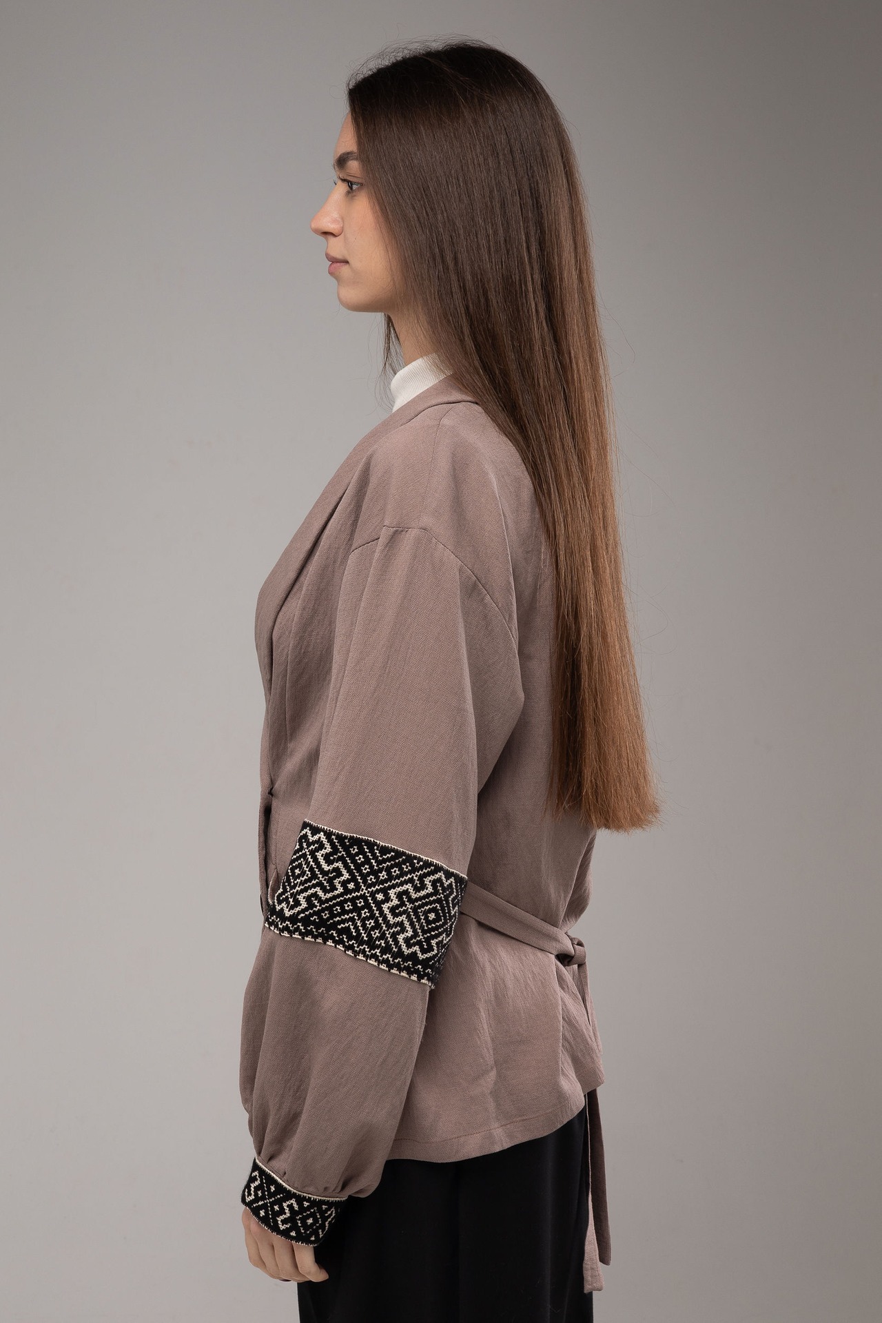 ウクライナ刺繍ジャケット　グラージュ・ニジンカ（平行縫い）手縫い　レディース・フリーサイズ - 6