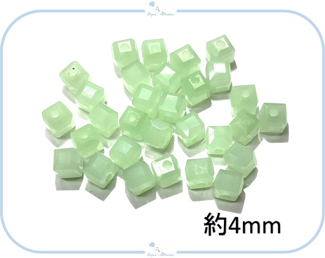IM227 クリスタル キューブ ビーズ 4mm グリーンジェイド 30個セット ハンドメイド アクセサリー 手芸 材料 素材 正方形 デザイン