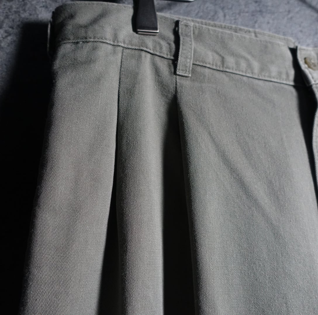 90s “DOCKERS” Khaki Two Tuck Wide Tapered Chino Pants | 古着屋 FORCE