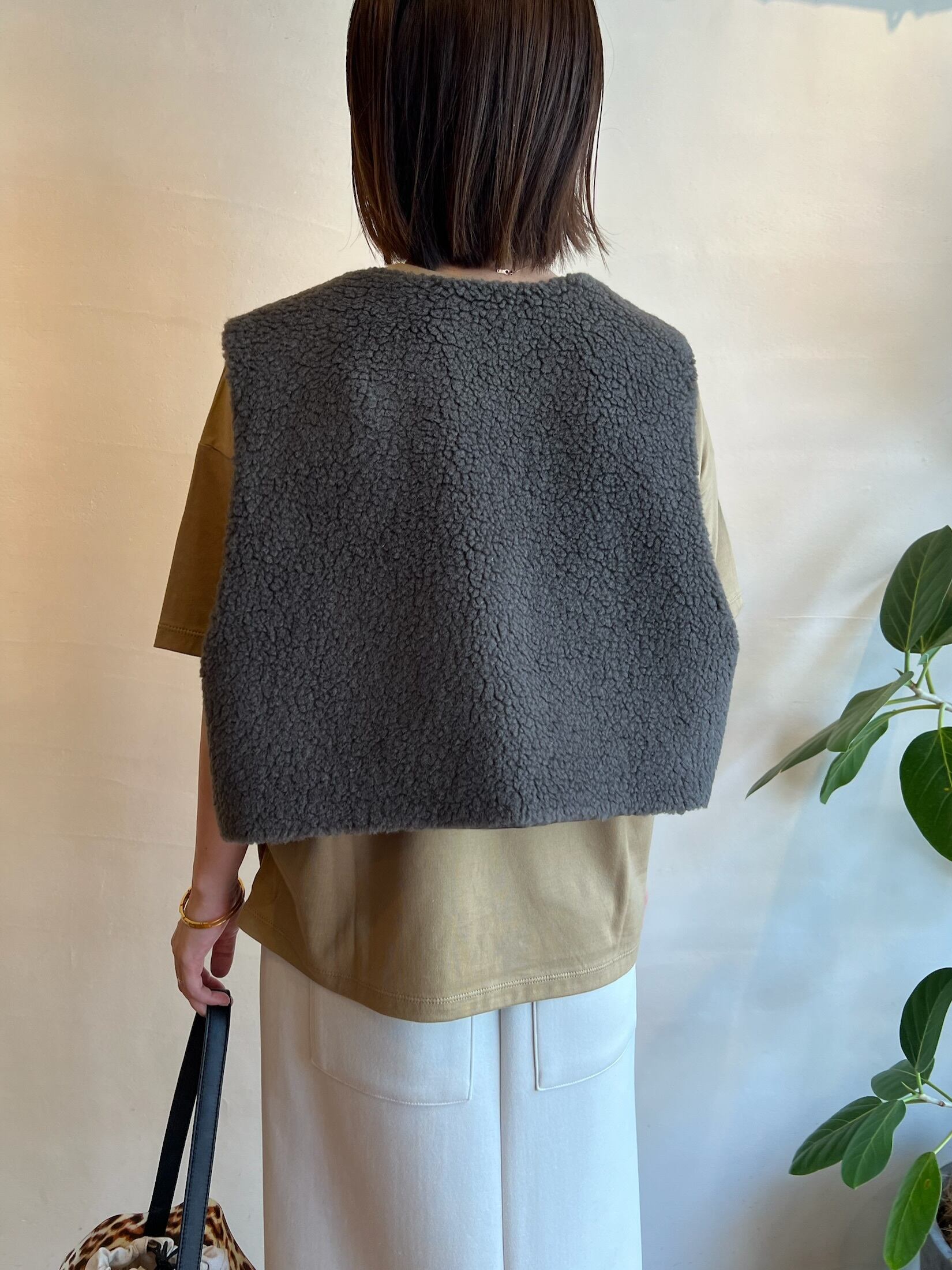 SACRA / プードルファーショートジレ | anouk