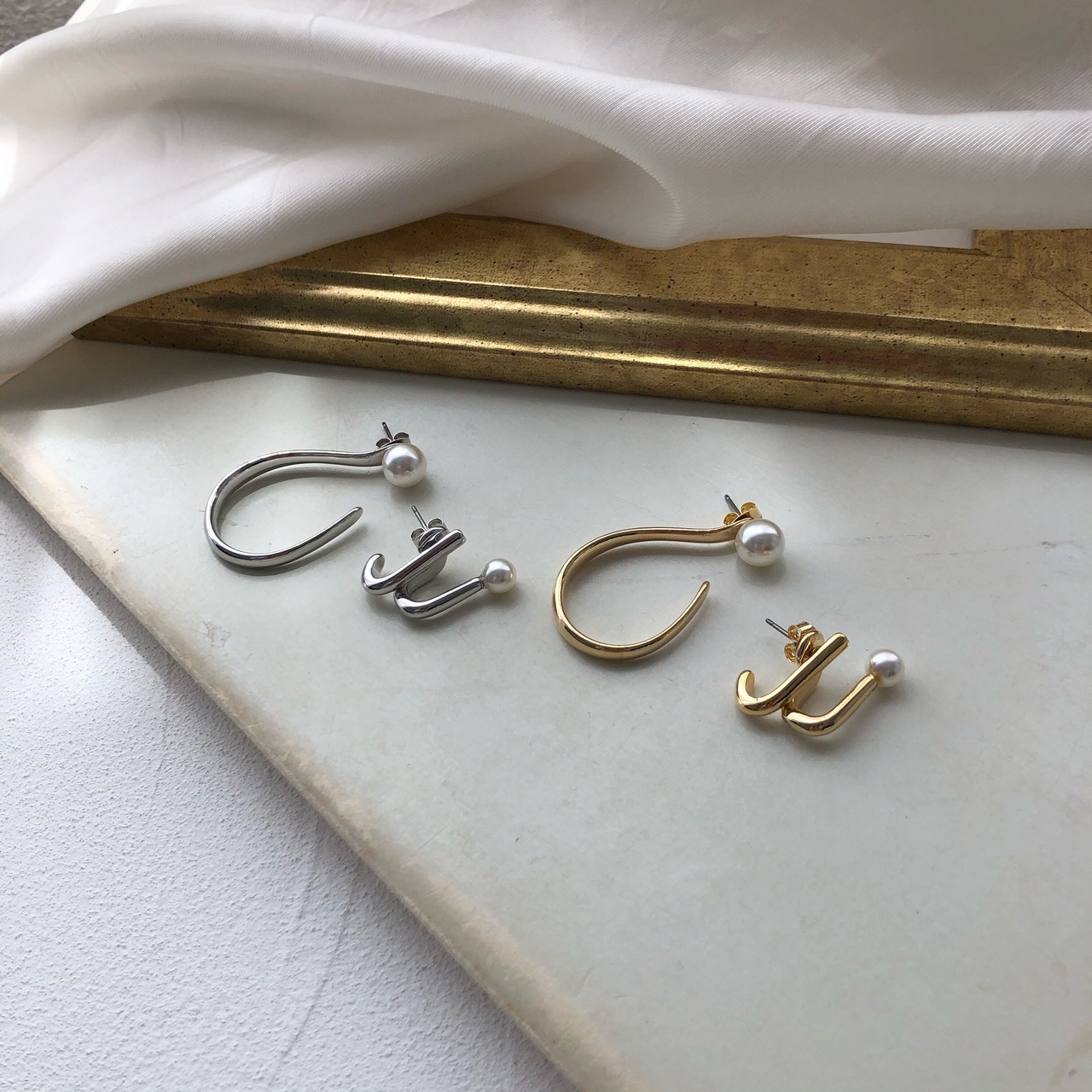 186P　パールアシンメトリーピアス