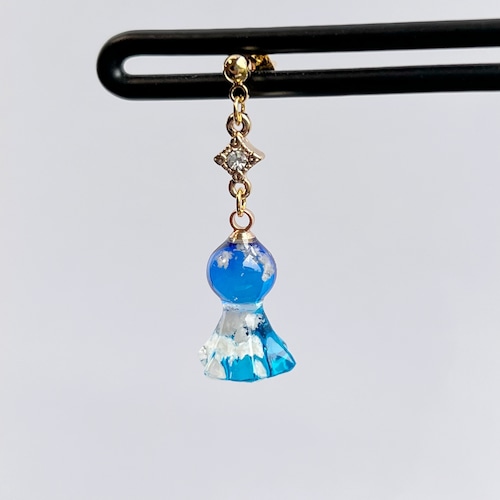 【片耳販売】晴れを願う 小さなミニチュアてるてる坊主ピアス イヤリング イヤーカフ チャーム