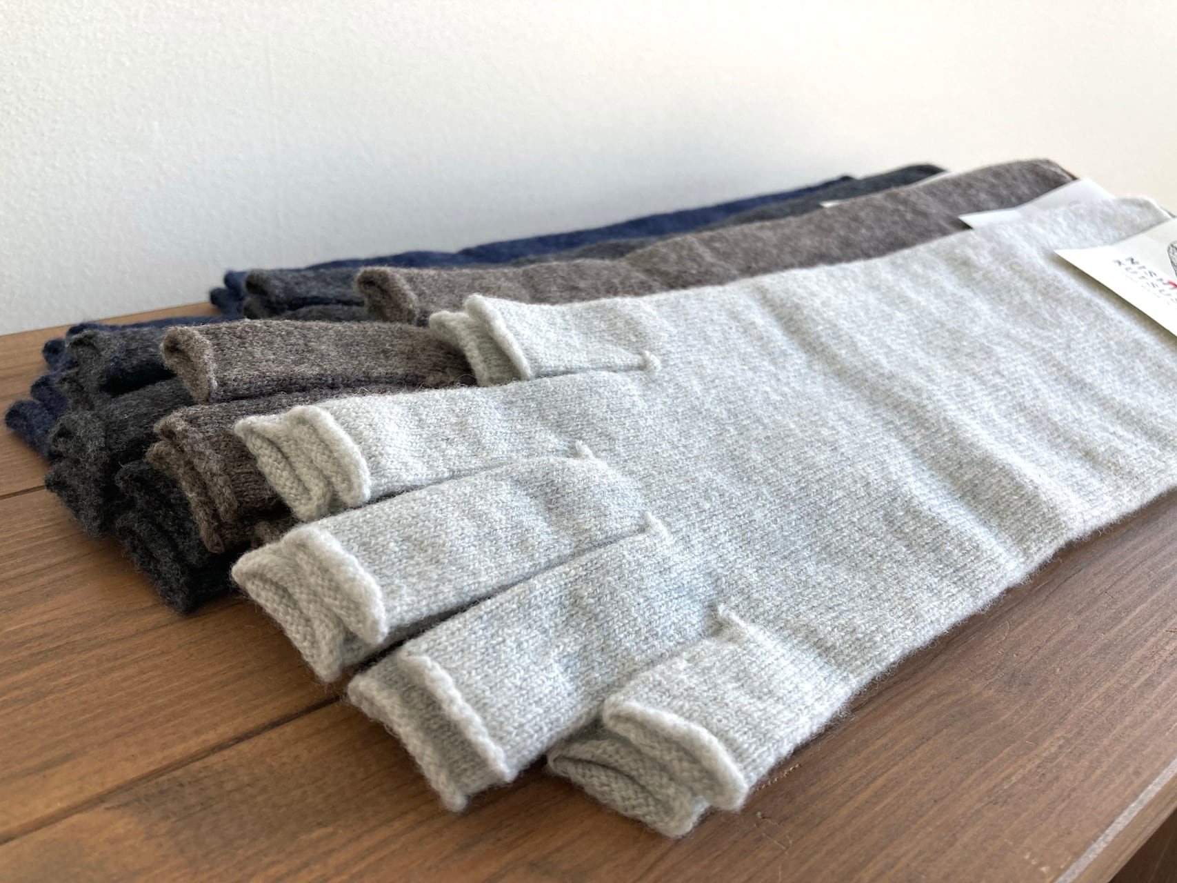 NISHIGUCHI KUTSUSHITA / メリノウール100％アームウォーマー | hinata