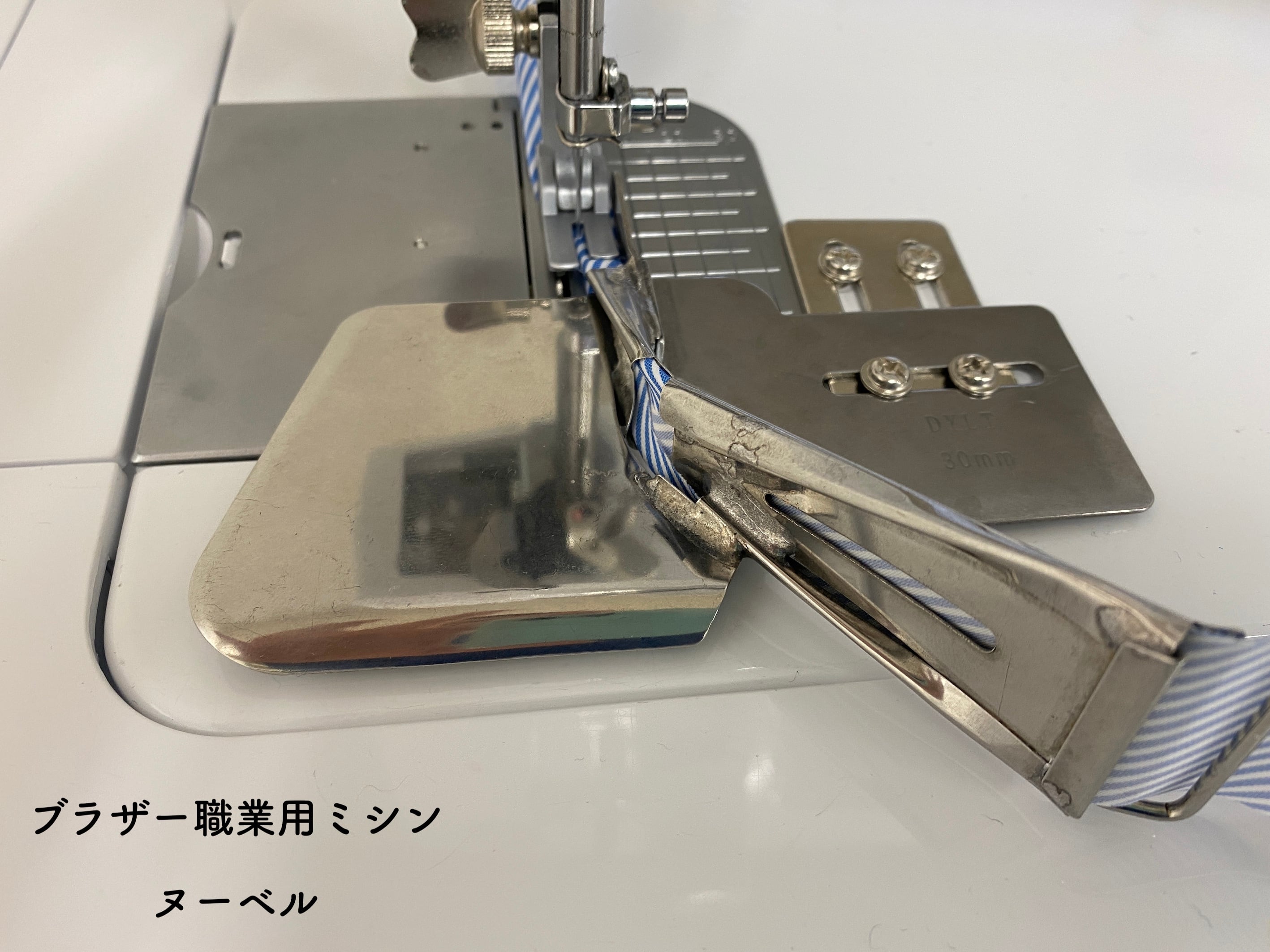 JUKIジューキ 職業用ミシン TL 四ツ折りバインダー（押え金SA85付）テープ幅38? 四ツ折りバインダー（仕上り幅10.5mm） - 3