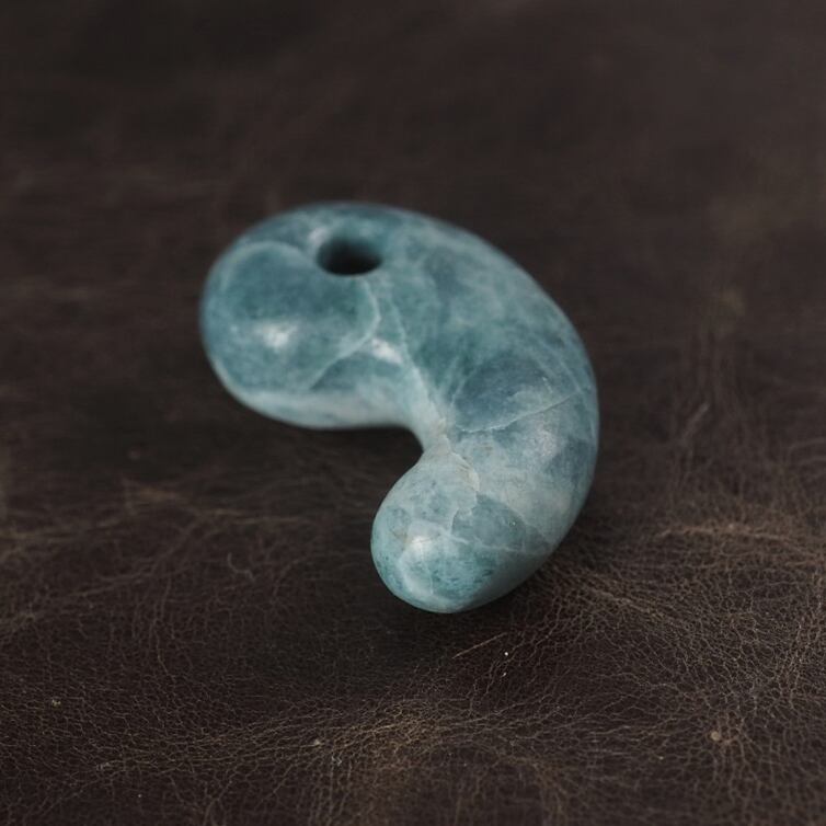 1/6初出し】糸魚川翡翠勾玉美しいブルー