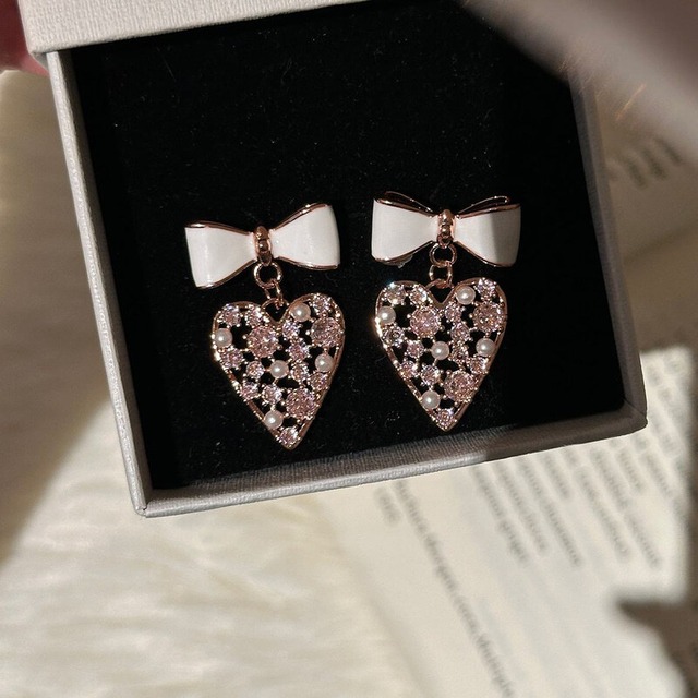 Zircon heart ribbon pierce　B632