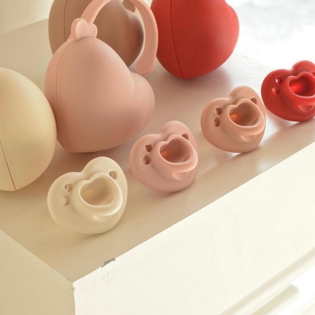 ハートおしゃぶりセット（ケース+おしゃぶり+ホルダー） | イブル&Baby