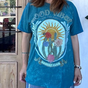 ボタニカルTシャツ
