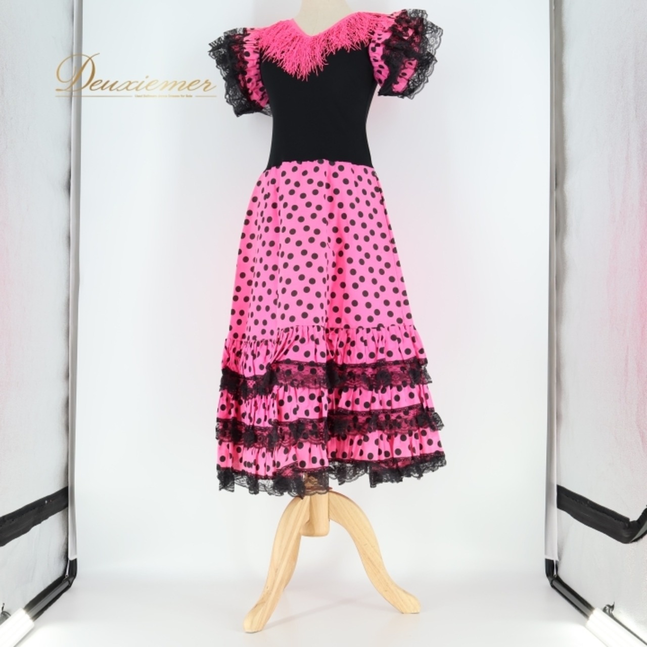 フラメンコ 衣装 ワンピース ドレス ピンク 黒 ドット フリル レース 水玉 ブラック系 ピンク系 フェミニン 可愛い ゴスロリ キュート おしゃれ パーティー用 スカート ドット柄 コスチューム 楽しい