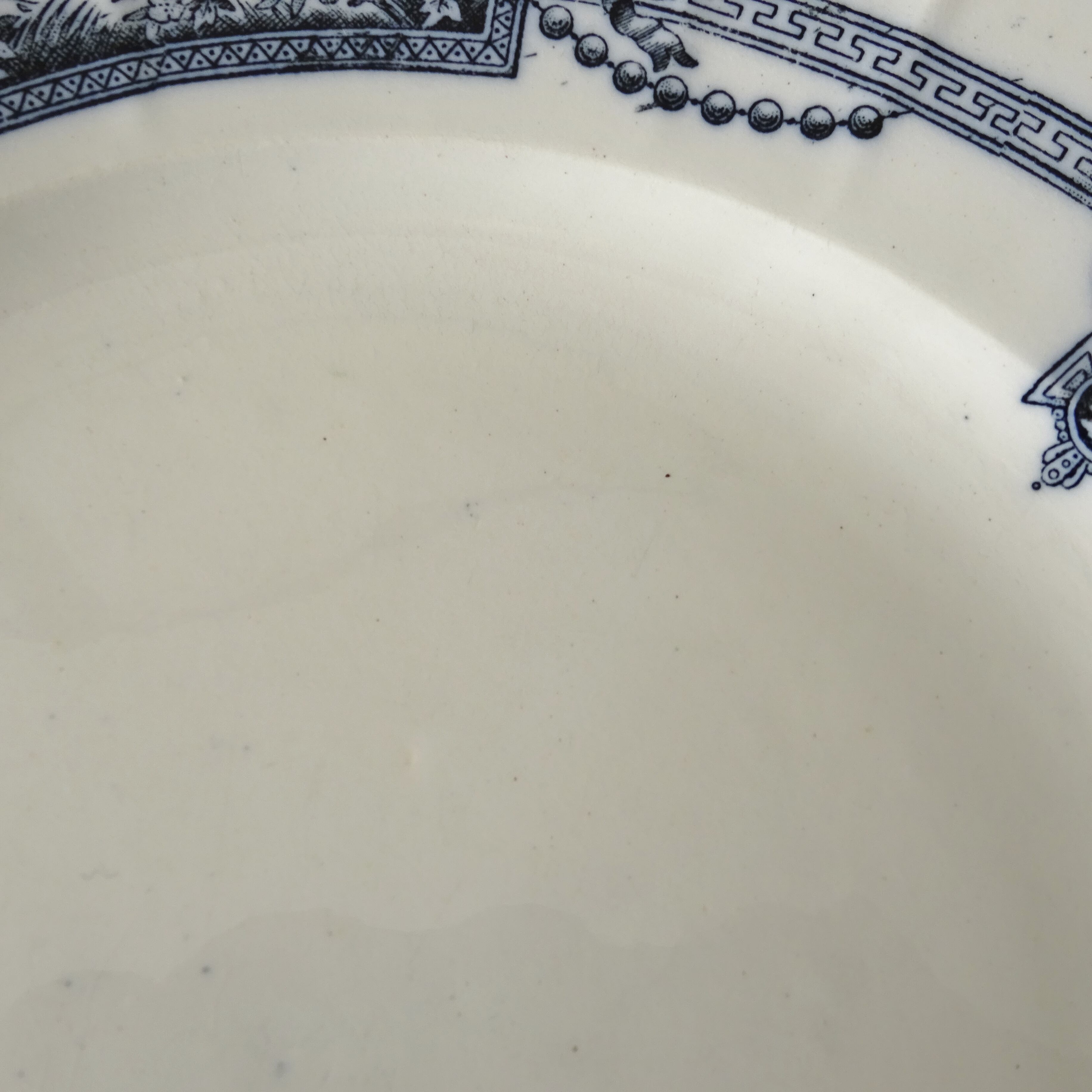 【 Épuisé 】ST AMAND ET HAMAGE NORD  modèle《MÉDAILLON》Assiette plate (C)