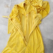 フラダンス 衣装 ワンピース ドレス イエロー系 ブルーヘブンカンパニー ベロア 無地 黄 BLUE HEAVEN COMPANY ワンショルダー 光沢感 高級感 ハワイアン アロハ フラ ダンス レッスン 練習 華やか 鮮やか かわいい おしゃれ 上品 大人っぽい フラダンス衣装 高級 フラドレス カラフル衣装 イエロー ワンピースドレス ステージ衣装 パーティー衣装 上品さのあるデザイン 舞台用衣装 輝く光沢 華やかなスタイル おしゃれなデザイン フェスティバル用衣装