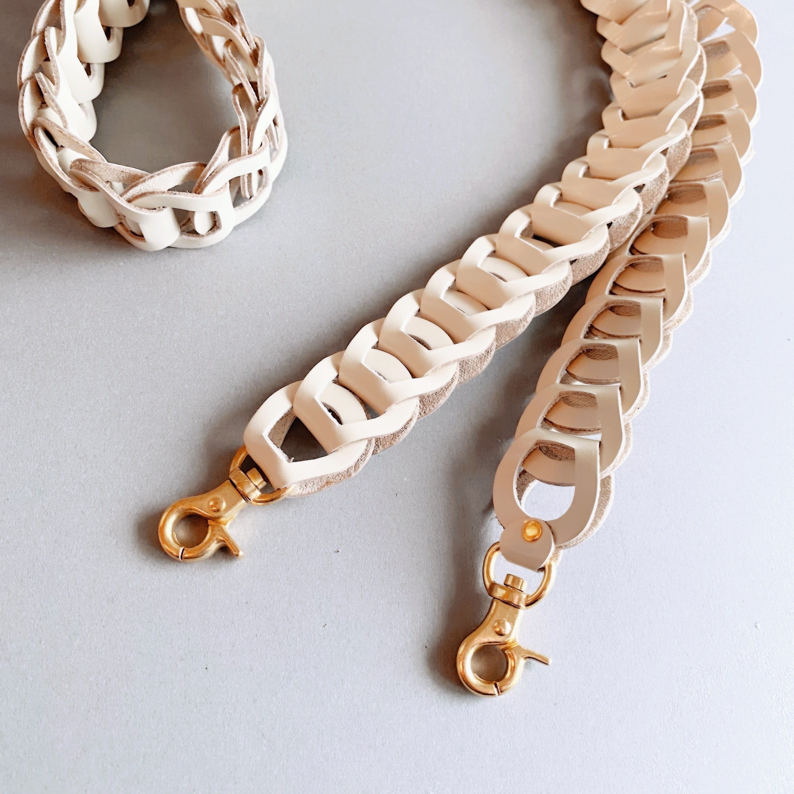 Leather chainスマホショルダーストラップ(オフホワイト) | Allamanda