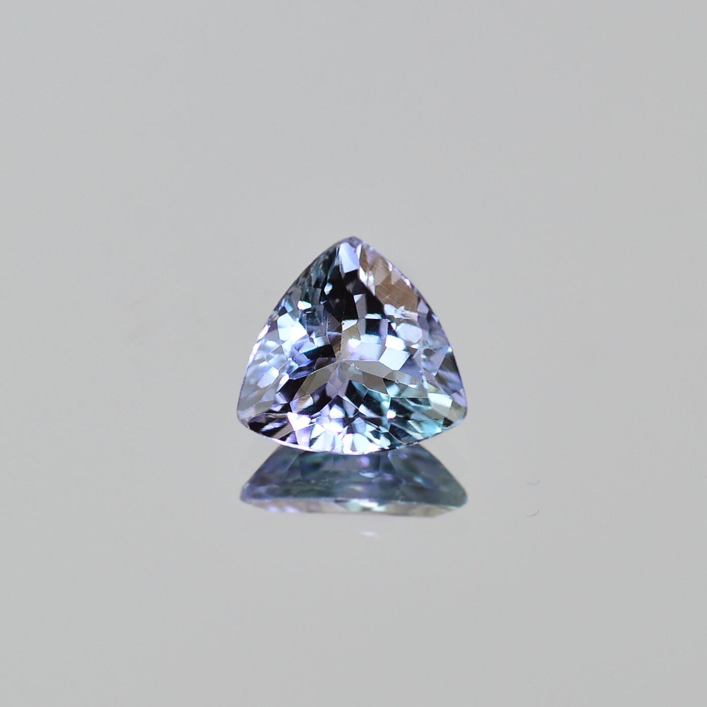 鑑別書付き 非加熱タンザナイト 0.850ct ルース トリリアント バイ