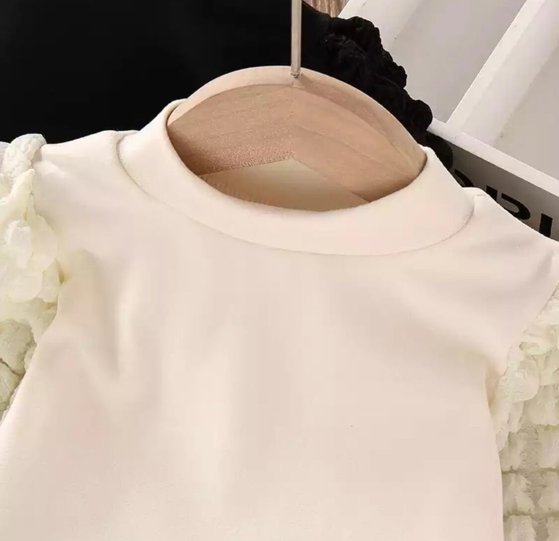 パフスリーブロングTシャツ》》》》》女の子 海外子供服 プチプラ トップすぎ ハイネック モノトーン