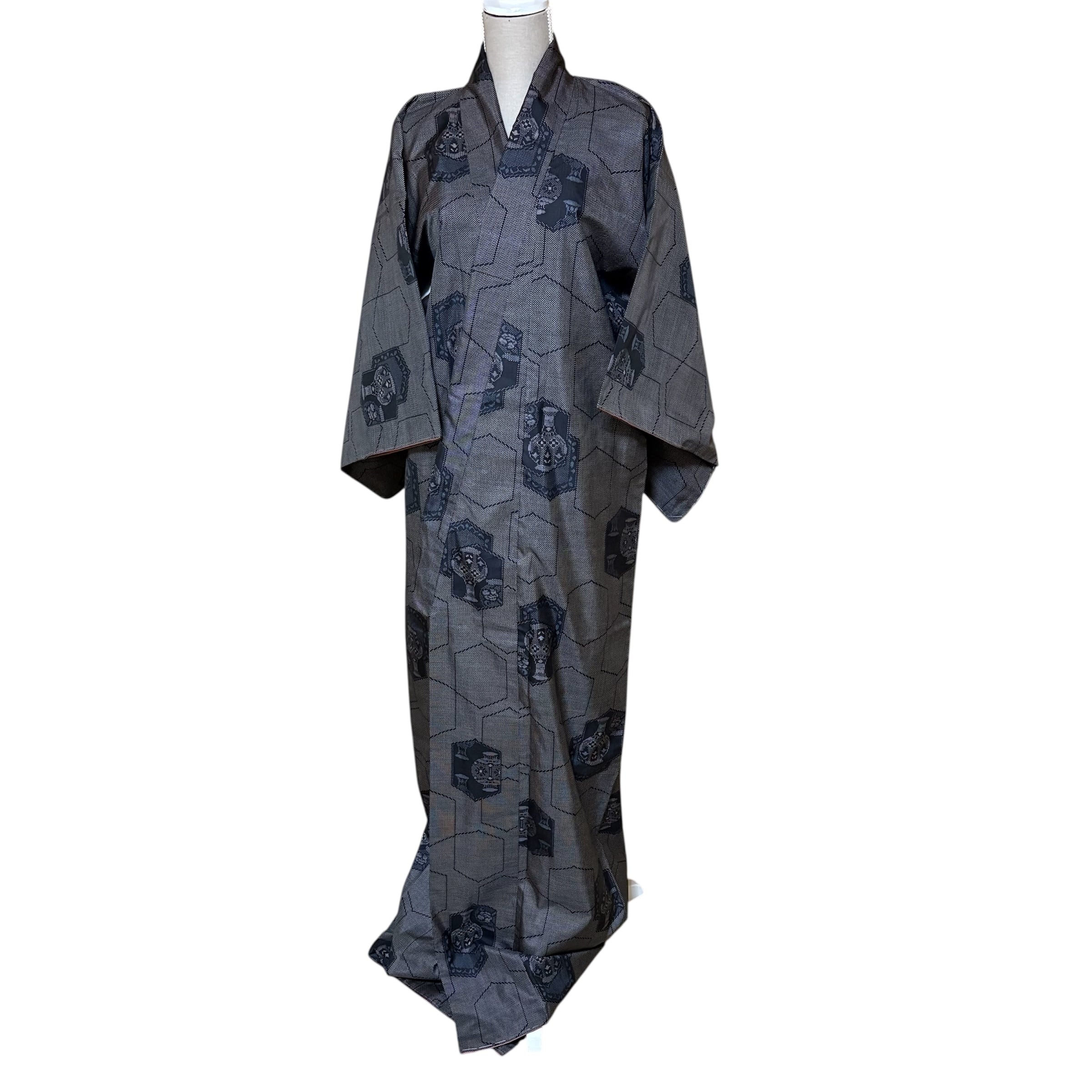 本場大島紬 7マルキ 亀甲重ね陶器文 証紙付き しつけ糸付き 未使用