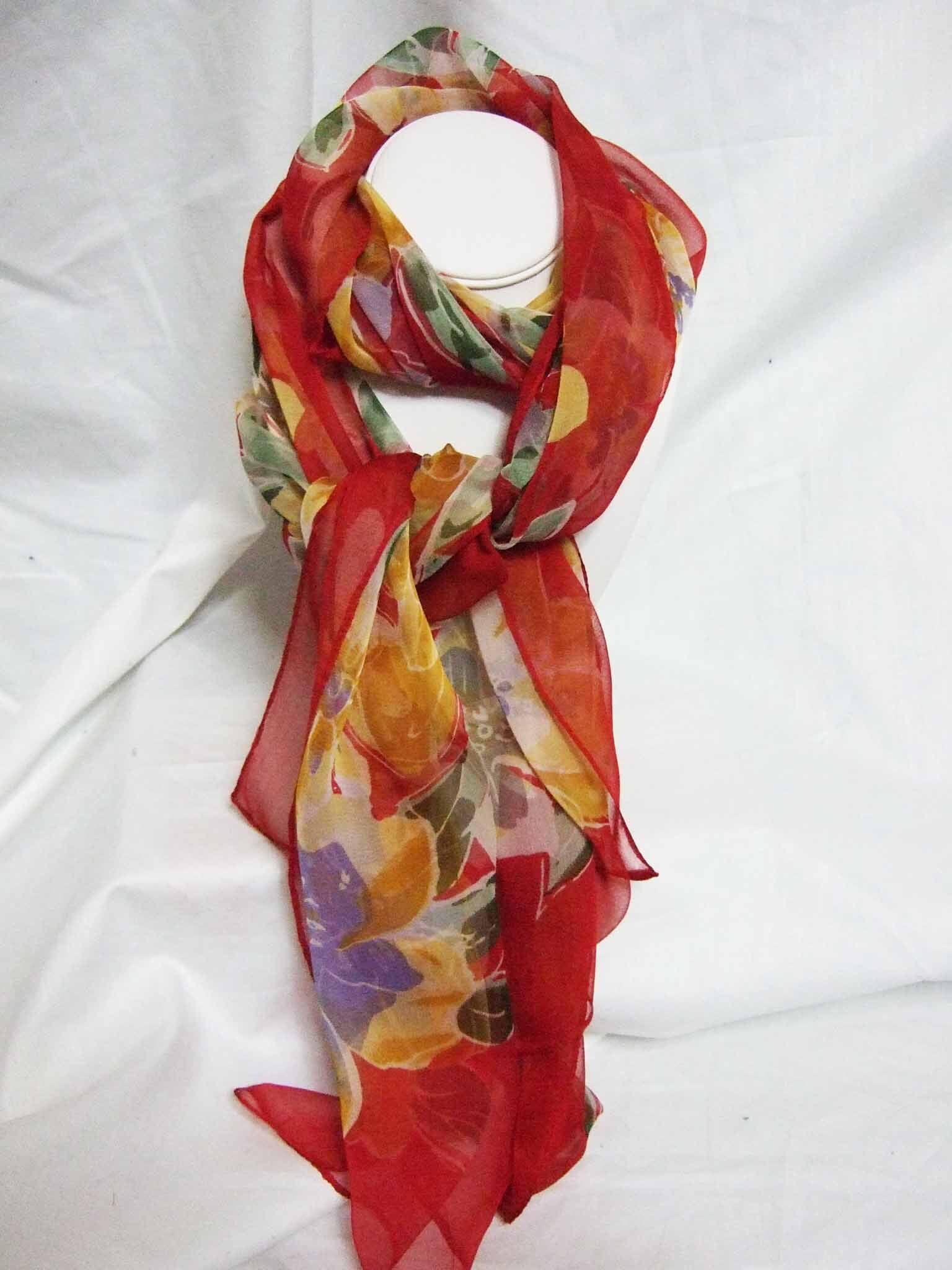 イタリア製　大判　シルクスカーフ　いちご　花　 とにかく可愛いスカーフ イタリア製 大判 シルクスカーフ いちご 花 とにかく可愛いスカーフ