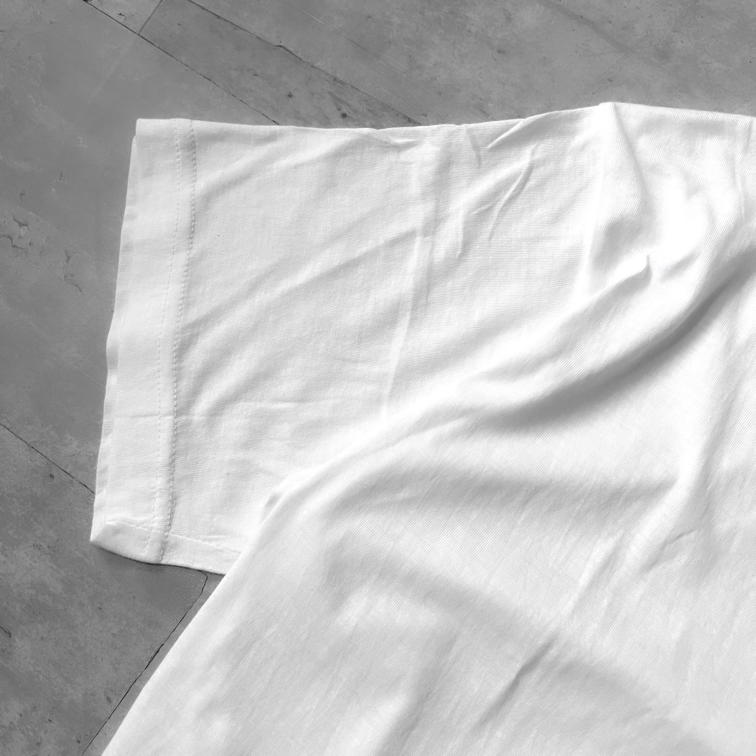 菊地亜美さんの直筆サイン入りtシャツ | anti knovum（アンタイノーム）