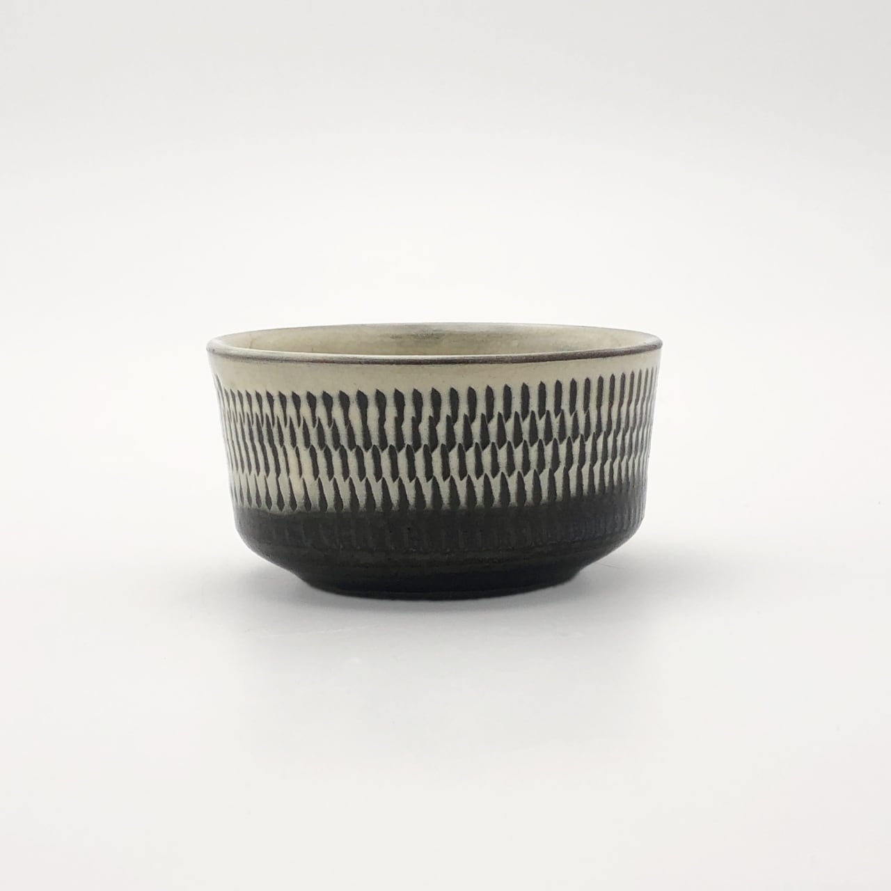 窯変の美しい、小皿　ぐい呑み　盃にも 小鹿田焼 小袋窯 ぐい呑み(特大) 飛びかんな/掛分け 口径約8cm 陶器 和