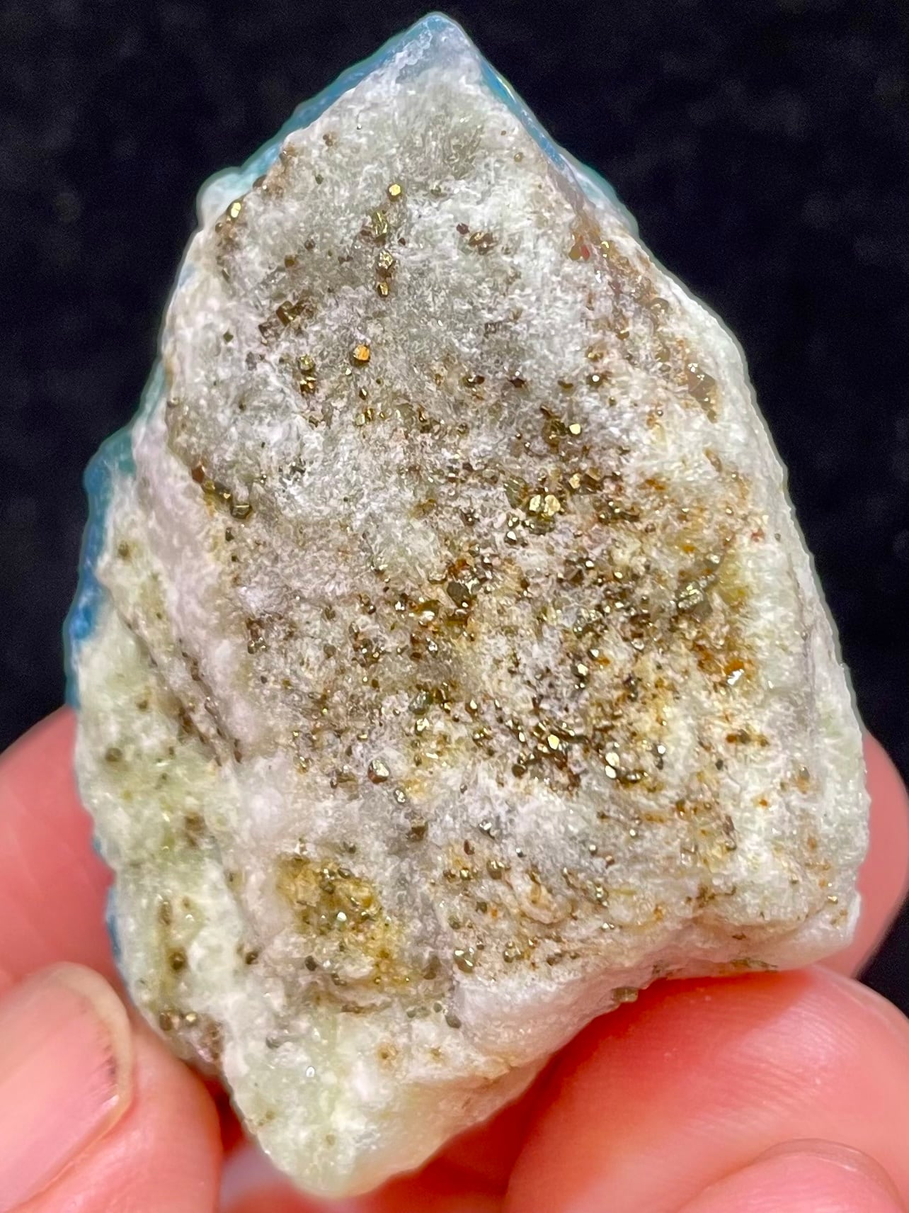 4) 蛍光「ソーダライト」原石 | レムリアの太陽