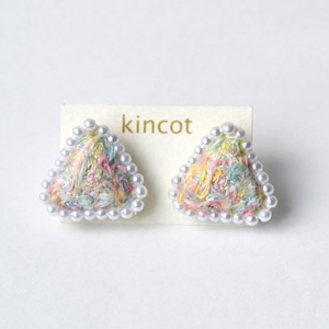 kincot　色糸さんかくピアス（パール×パステルミックス）