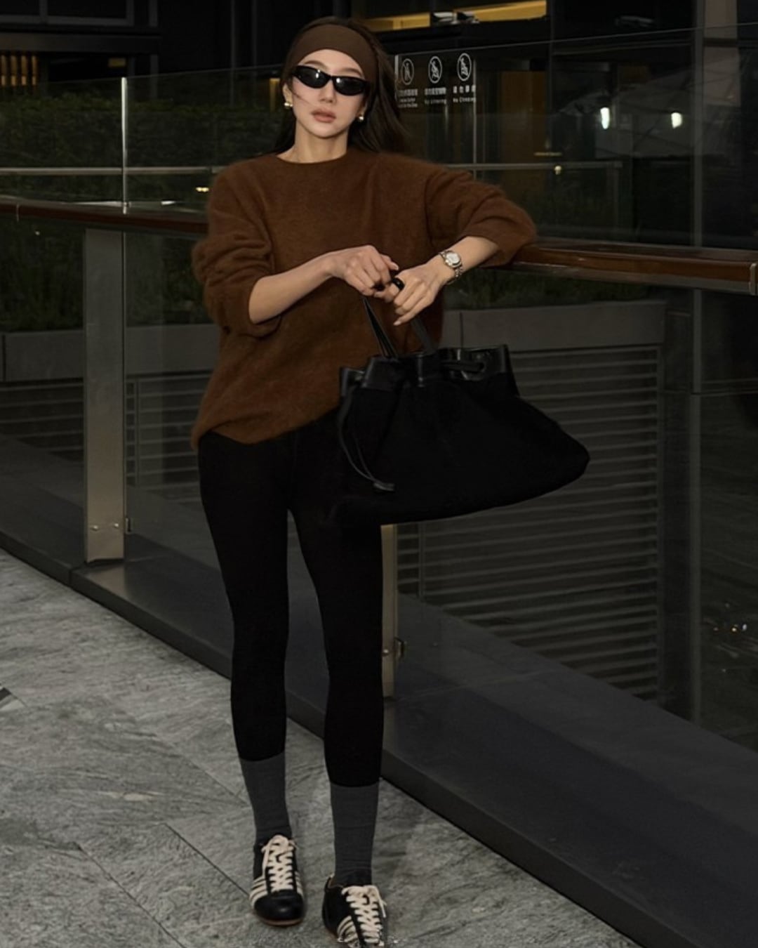 ルーズフィットラウンドニット A25336