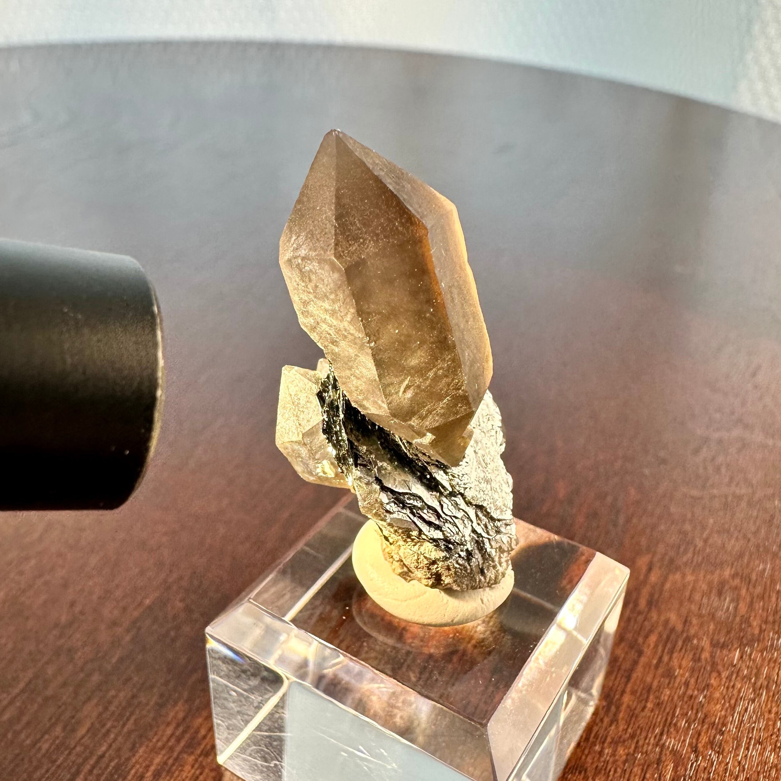 スモーキークォーツ / ヘマタイト【Smoky Quartz with Hematite】中国