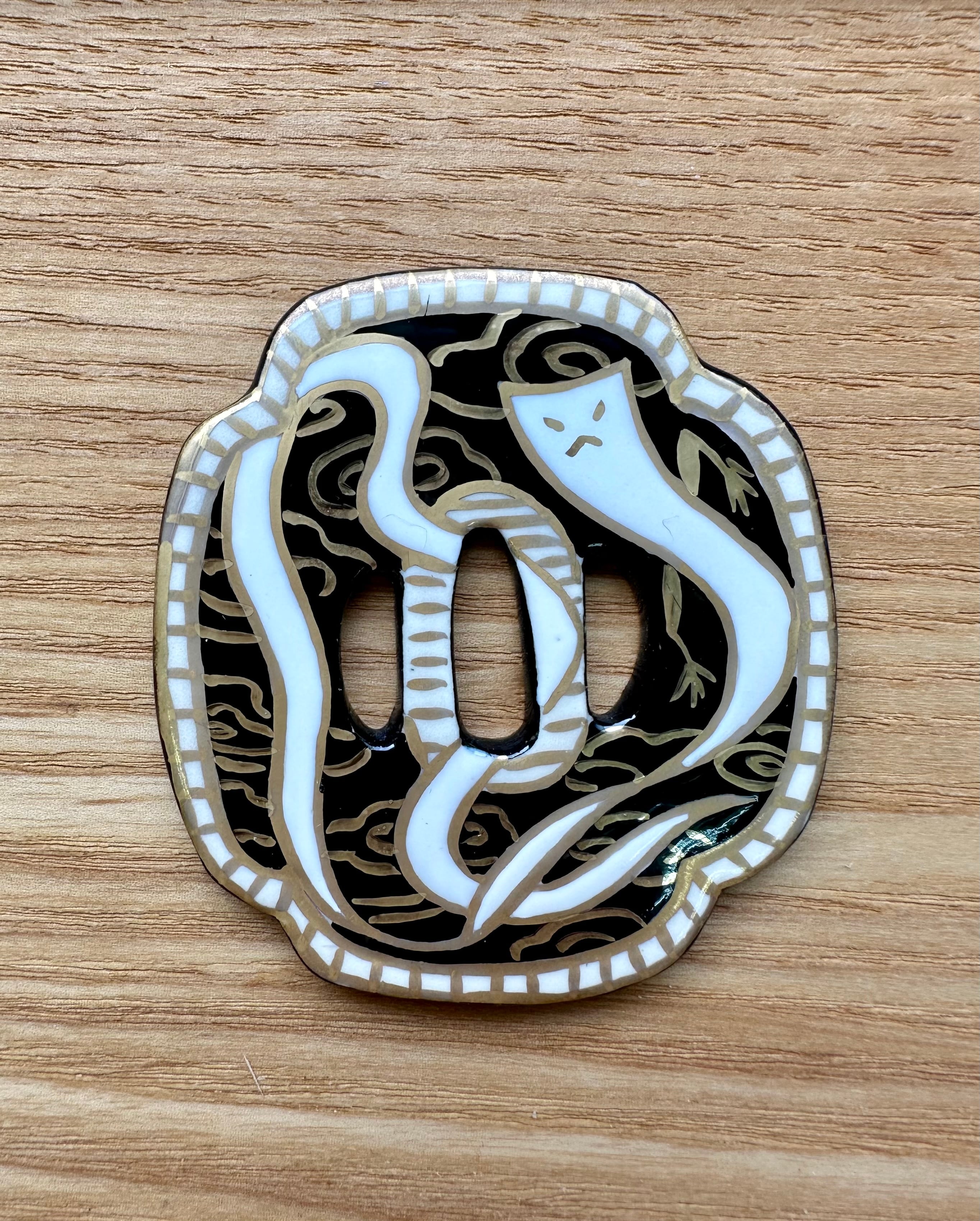 メ*9様 鍔 (つば)　金属製　伝説の生物デザイン 　木製フレーム付き メ*9様 鍔 (つば) 金属製 伝説の生物デザイン 木製フレーム付き 鍔