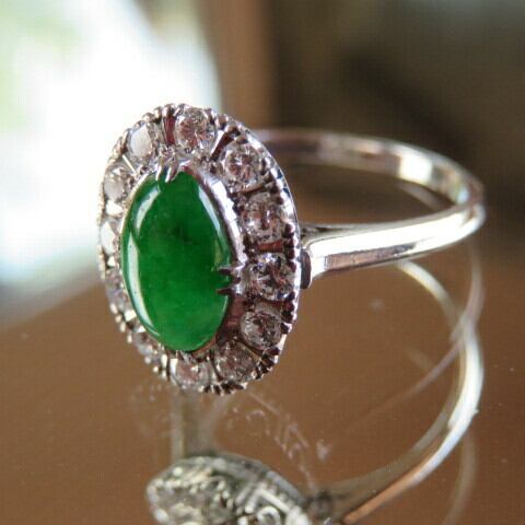 ヴィンテージ ダイヤモンド取り巻き 翡翠プラチナリング