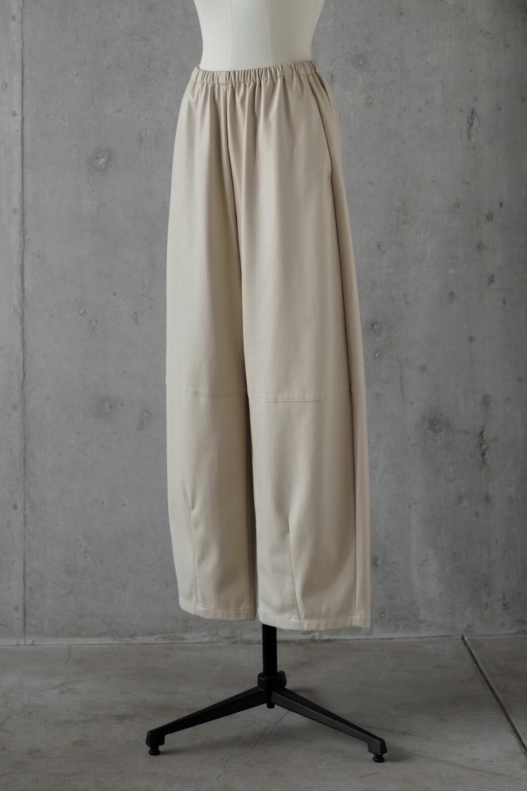 barrel leather pants(light grage) 10月下旬発送予定 | roughlow 