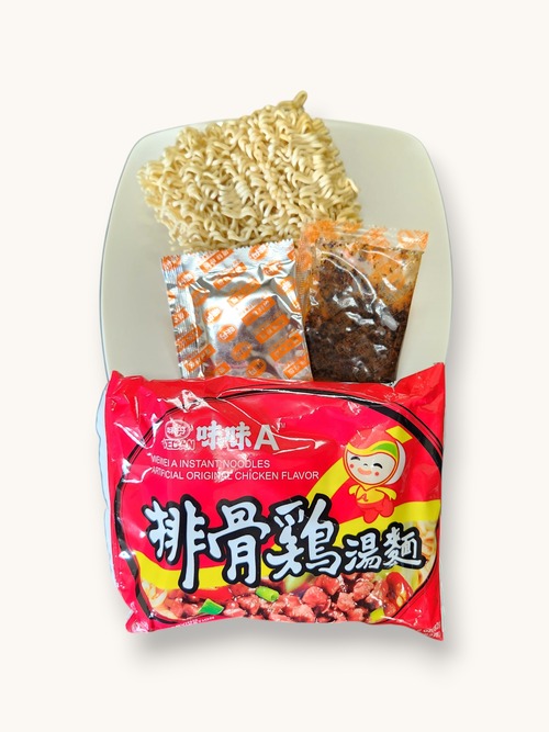 味味A　台湾ラーメン　チキン味（排骨雞麵）82g