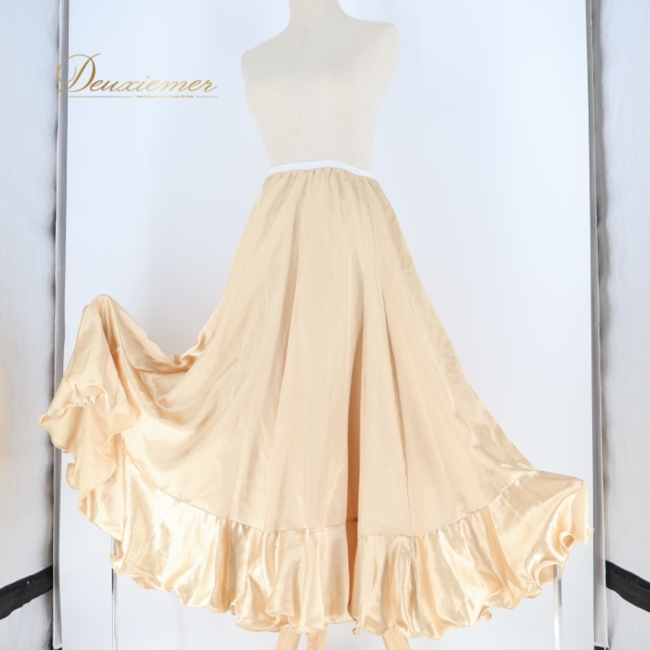 フラメンコ 衣装 ペチコート スカート ファルダ 光沢 金 軽い 薄い ダンス イチオク ICHIOKU 発表会 重ね着 ゴールド系 ベージュ系 フラメンコダンス 発表会衣装 スカートダンス コスチューム 舞台衣装 イベント用ペチコート 軽量素材 ステージ衣装 ダンス用スカート ベージュスカート ゴールドスカート