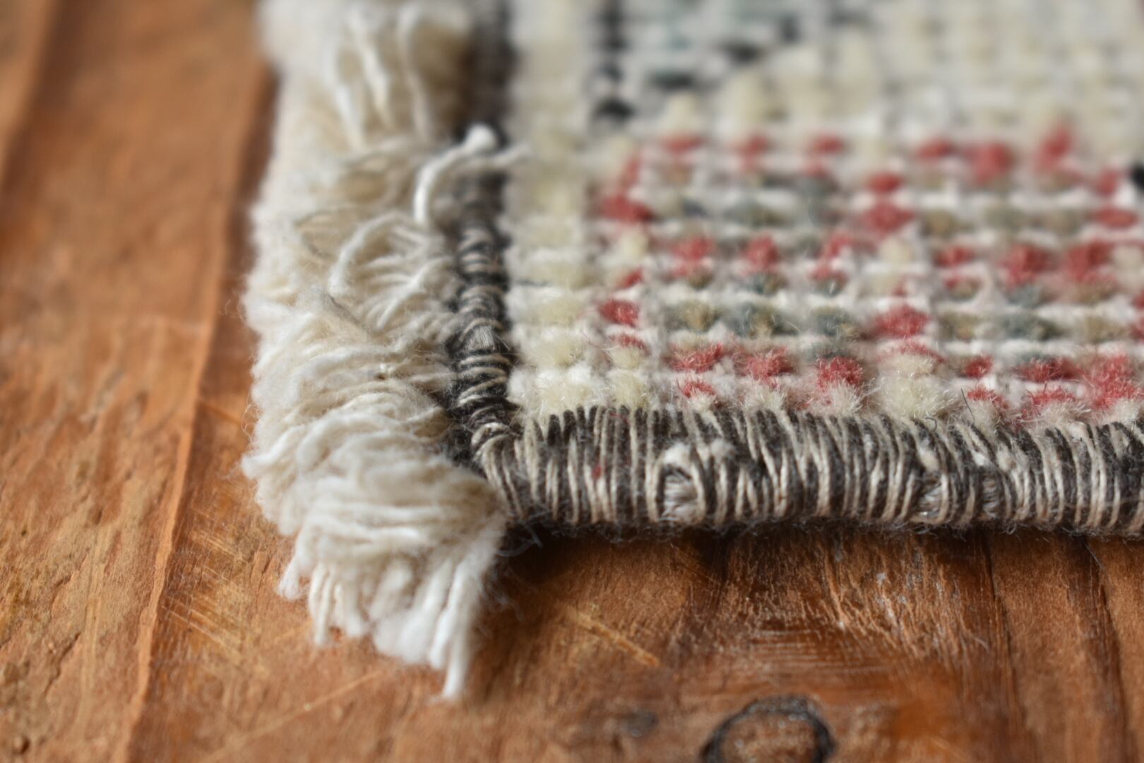 LR05163 Old tribal rug | lool(ロール)山口市にて北欧家具、不動産